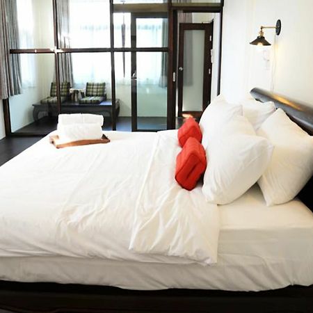 Nawa Saraan Hotel Csiangmaj Kültér fotó