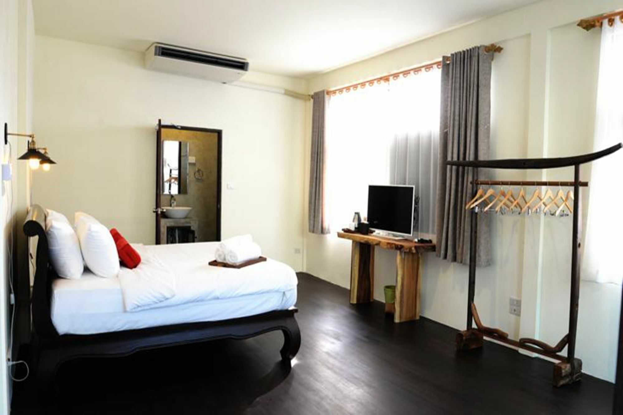 Nawa Saraan Hotel Csiangmaj Kültér fotó