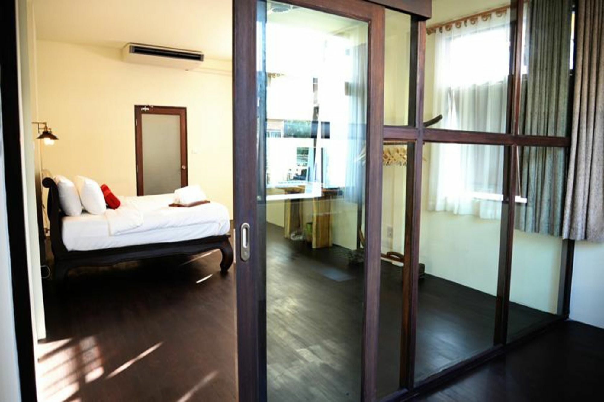 Nawa Saraan Hotel Csiangmaj Kültér fotó